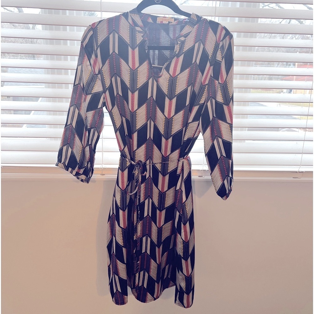 Really nice almost new dress. Worn a couple of times. Lined and very flattering!